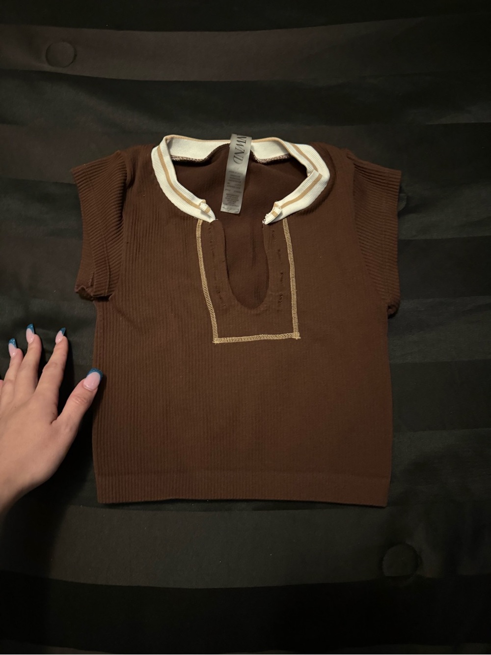 Ribbed stretchy cropped shirt